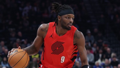 世界杯官方客户端-好球员！格兰特18中11&amp;三分8中3砍30分9板4助 拼下4前场板