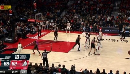 世界杯高清赛事直播app下载-火力全开！朱·霍勒迪里突外投再得7分 帮助球队顽强咬住